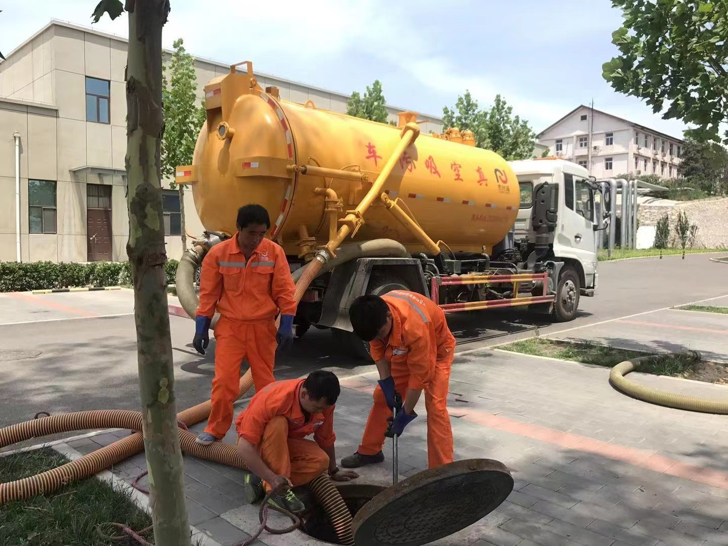 旬邑化粪池清理与5-8吨吸粪车施工效率分析